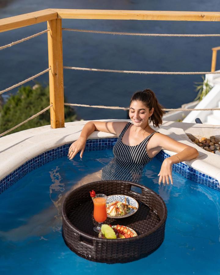 Benben By Dhara Hotels - Adults Only Асуан Экстерьер фото A woman in a swimming pool