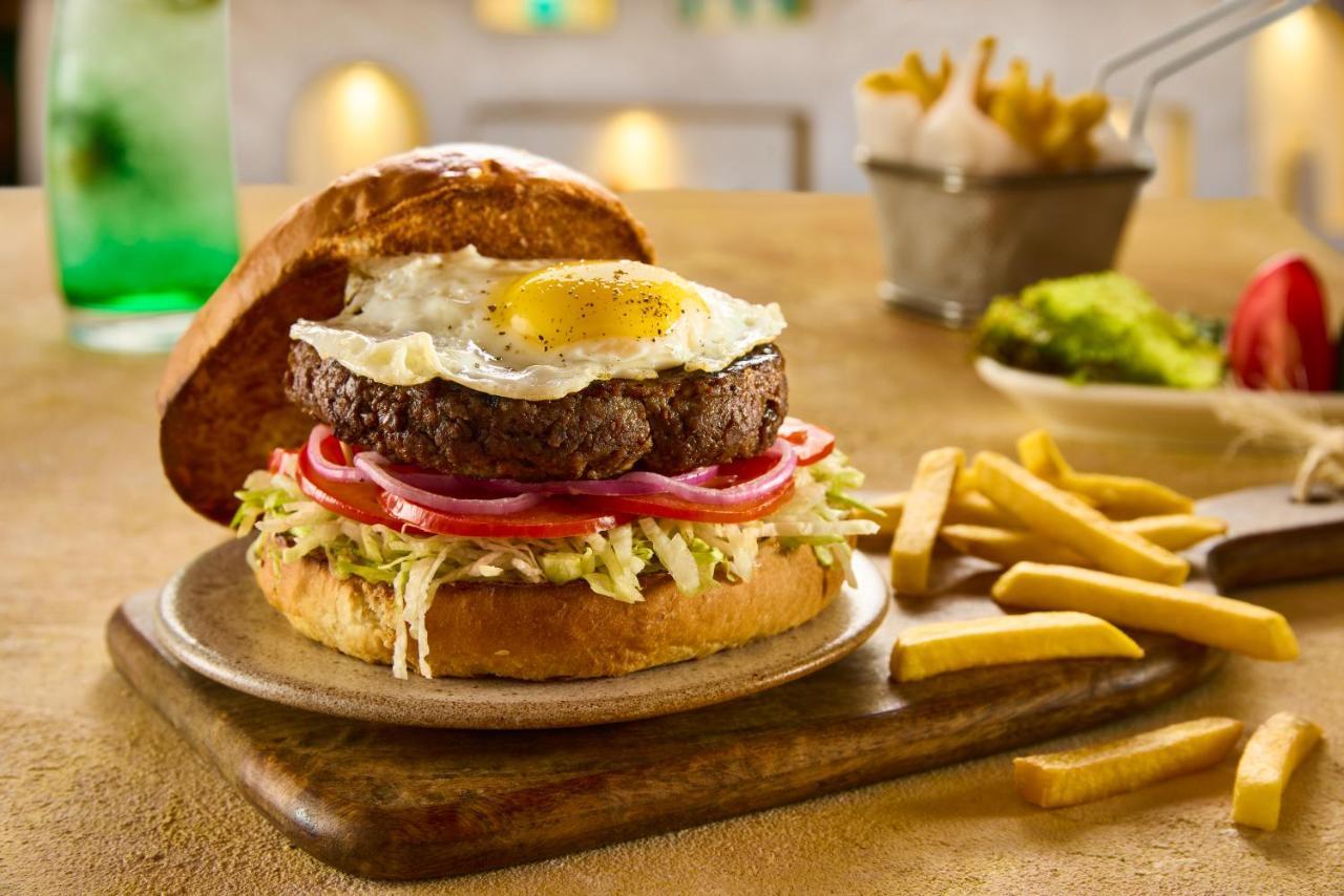 Benben By Dhara Hotels - Adults Only Асуан Экстерьер фото Egg and Cheese Burger
